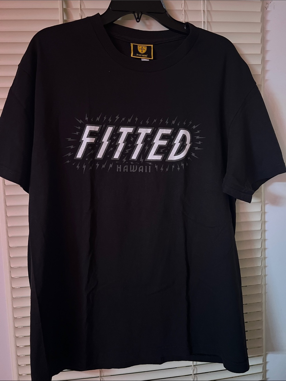 Hawaii Men's Black Graphic Tee
